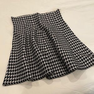 Houndstooth Pattern High Waist Knit Skirt. Nwt